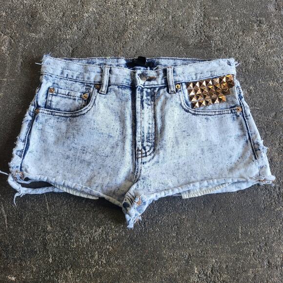Forever 21 Cut Off Shorts Size 29 Light Denim Retro Metal Studs Flag Tag 27 - Picture 1 of 10